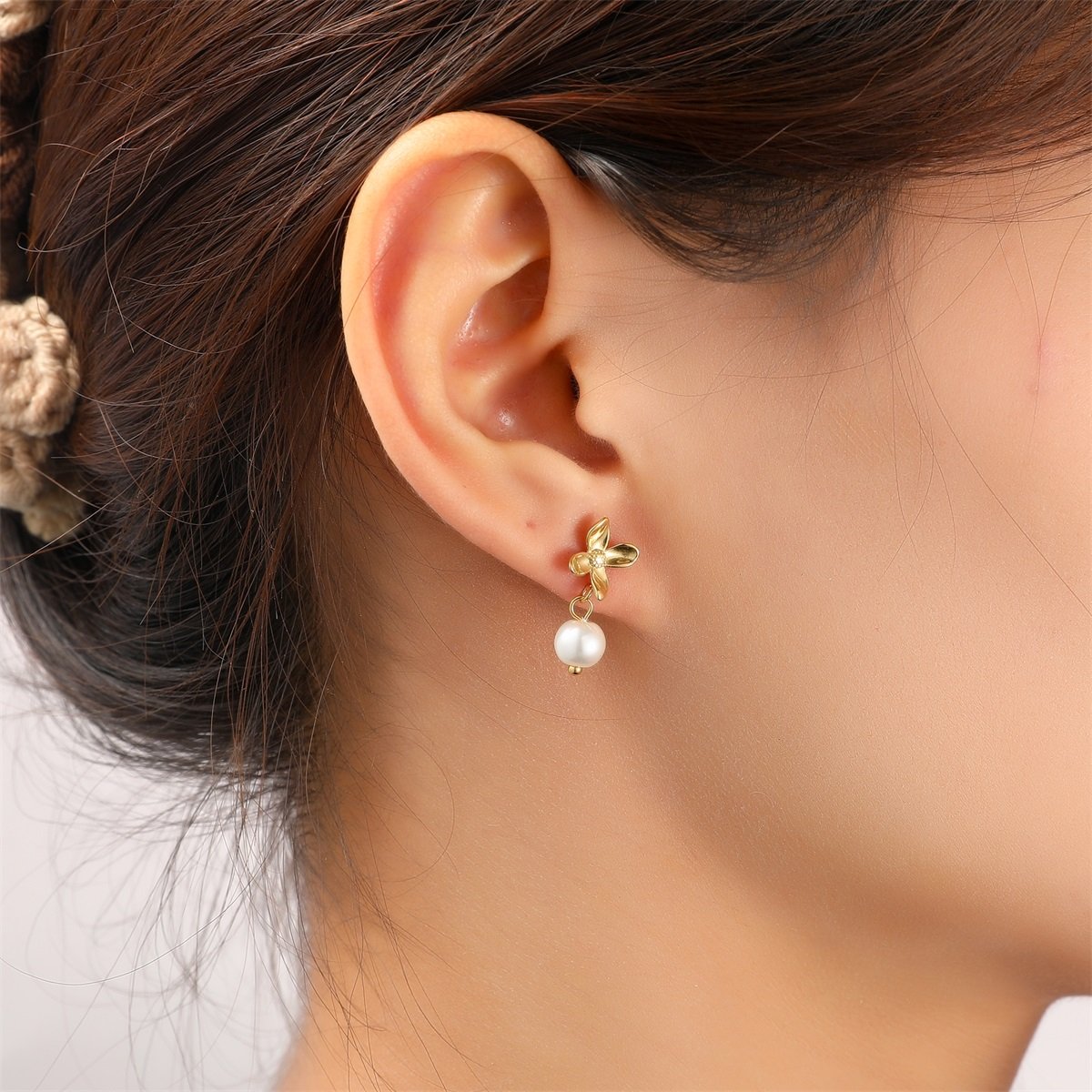 Pearly Flower Earring