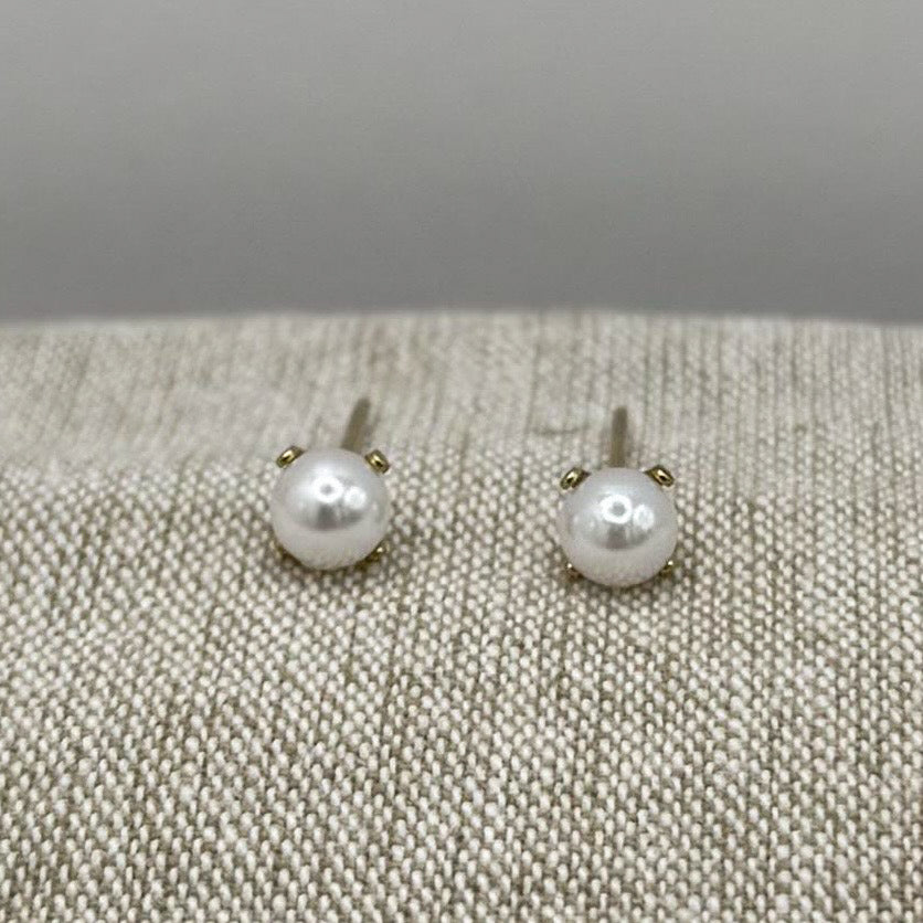 Pearl Earring