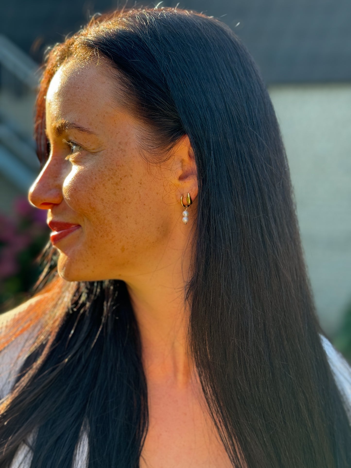 Small Drop Earring getragen