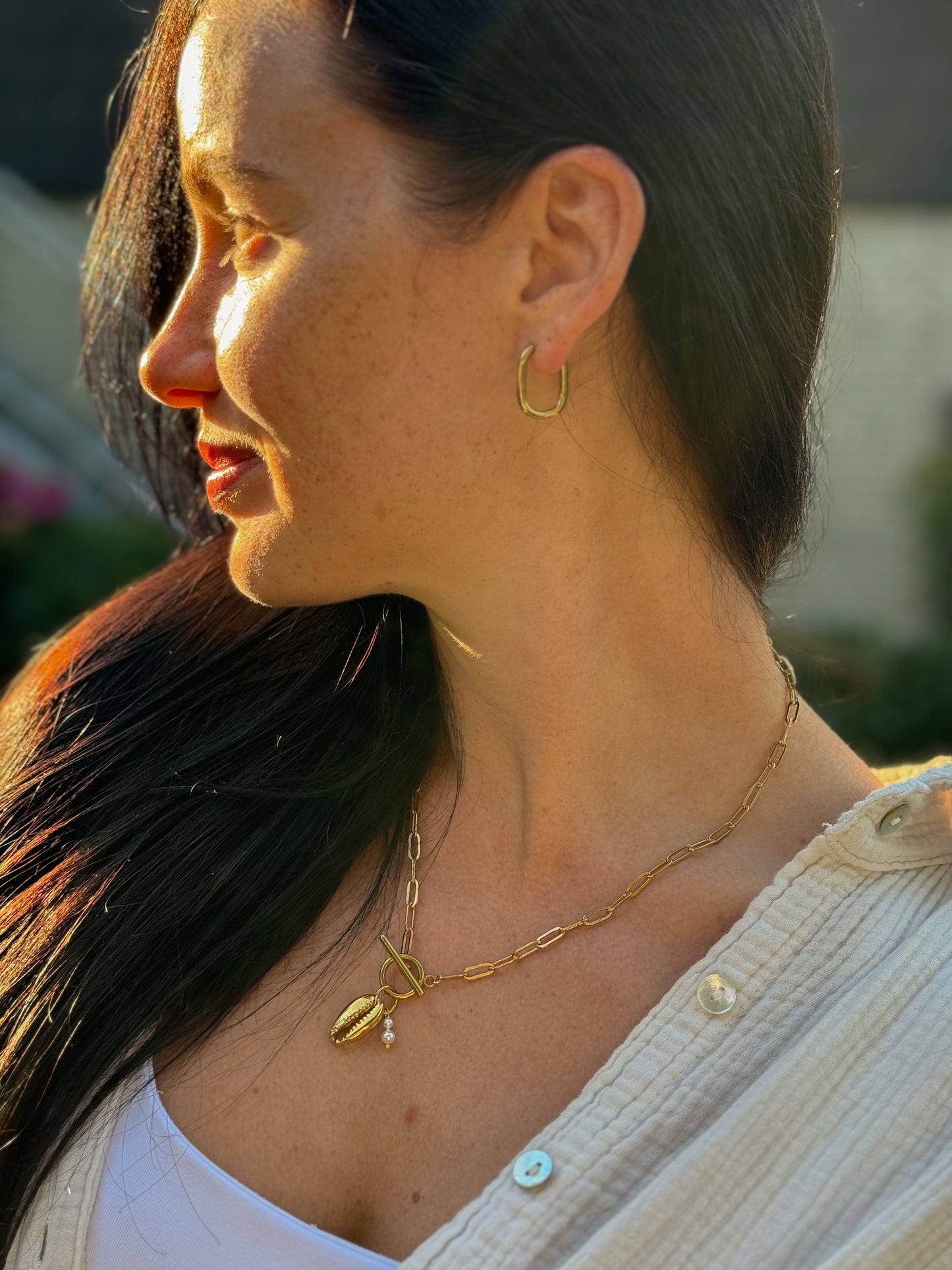 Unique Shell Necklace getragen