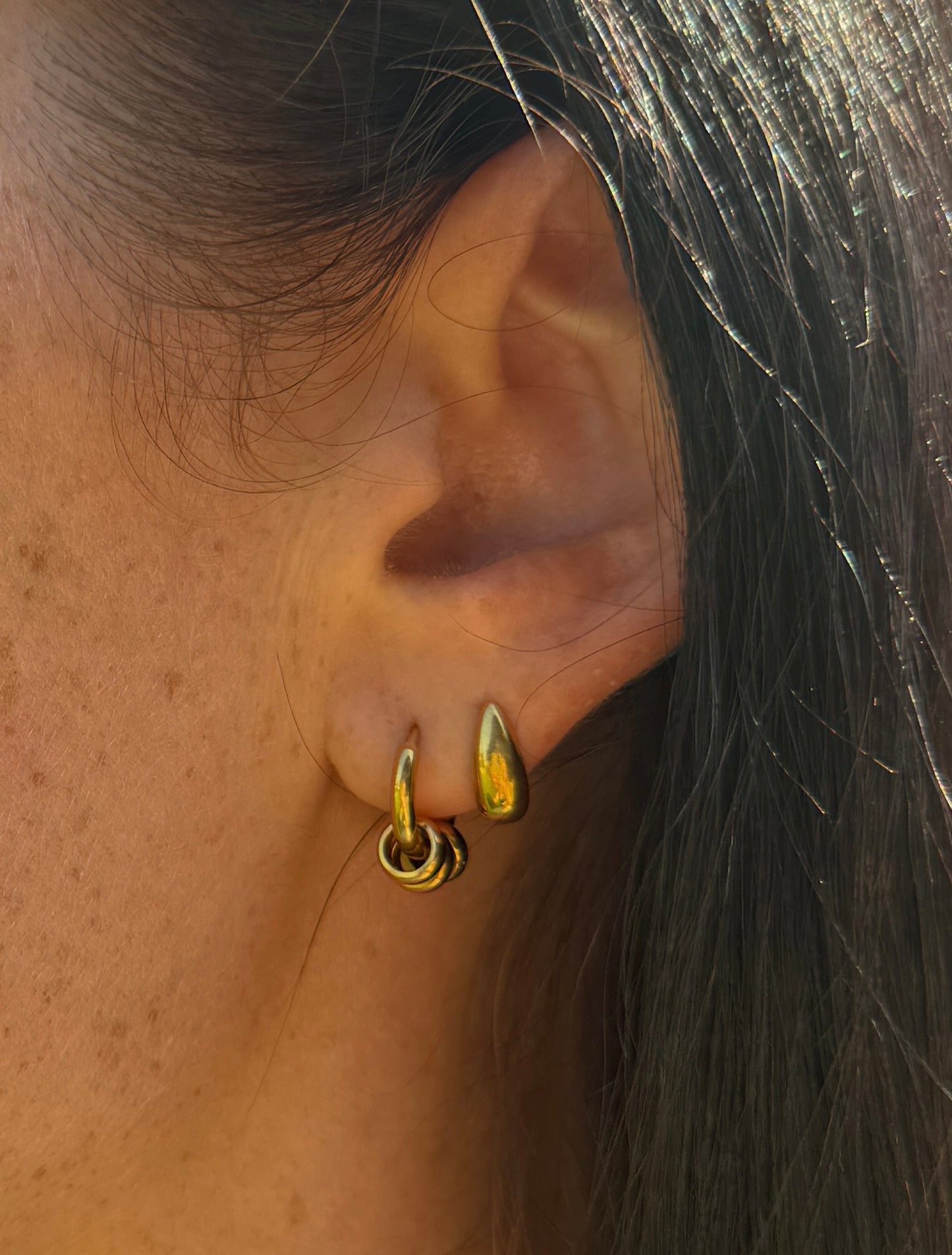 Triple Ring Hoops Gold getragen