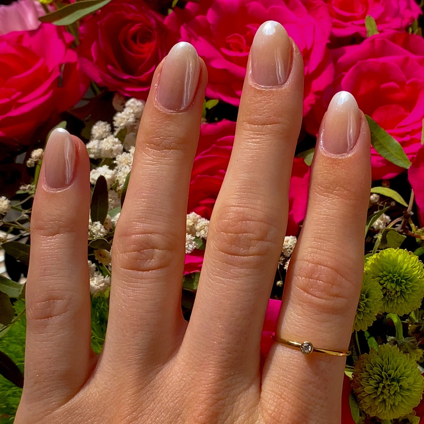 Fine Ring Zirkonia getragen