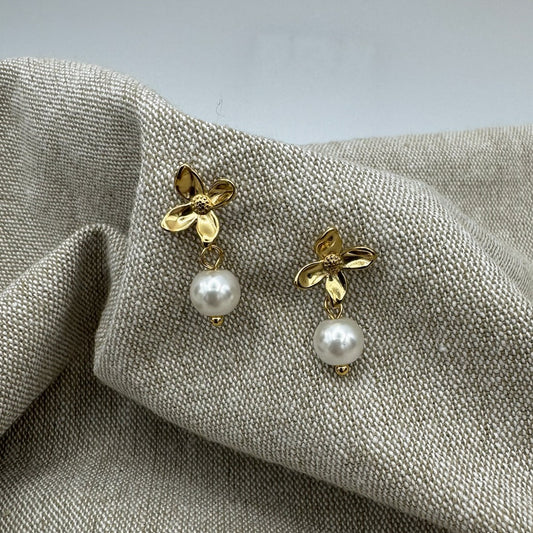 Pearly Flower Earring