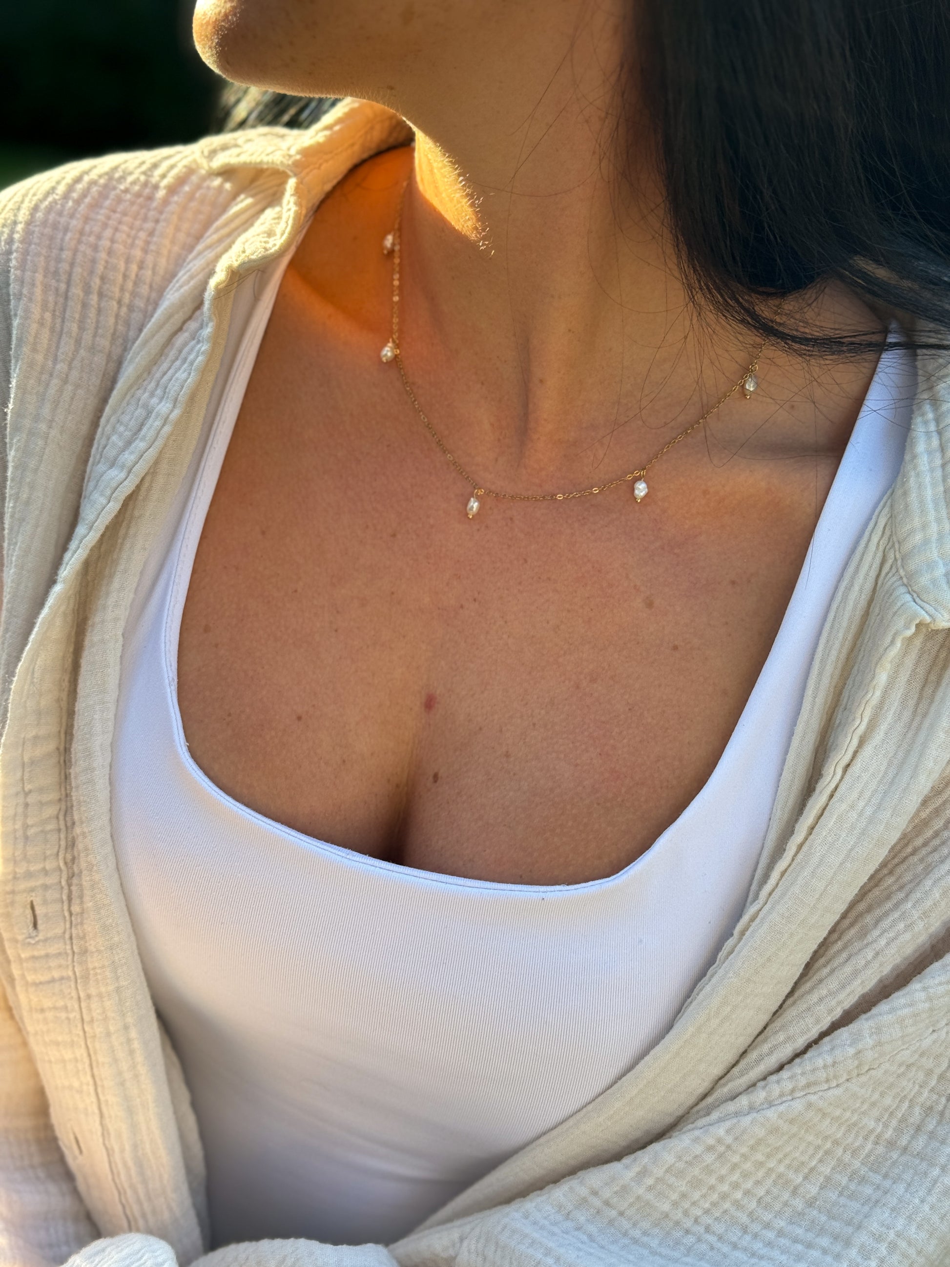 Freshwater Pearl Necklace getragen