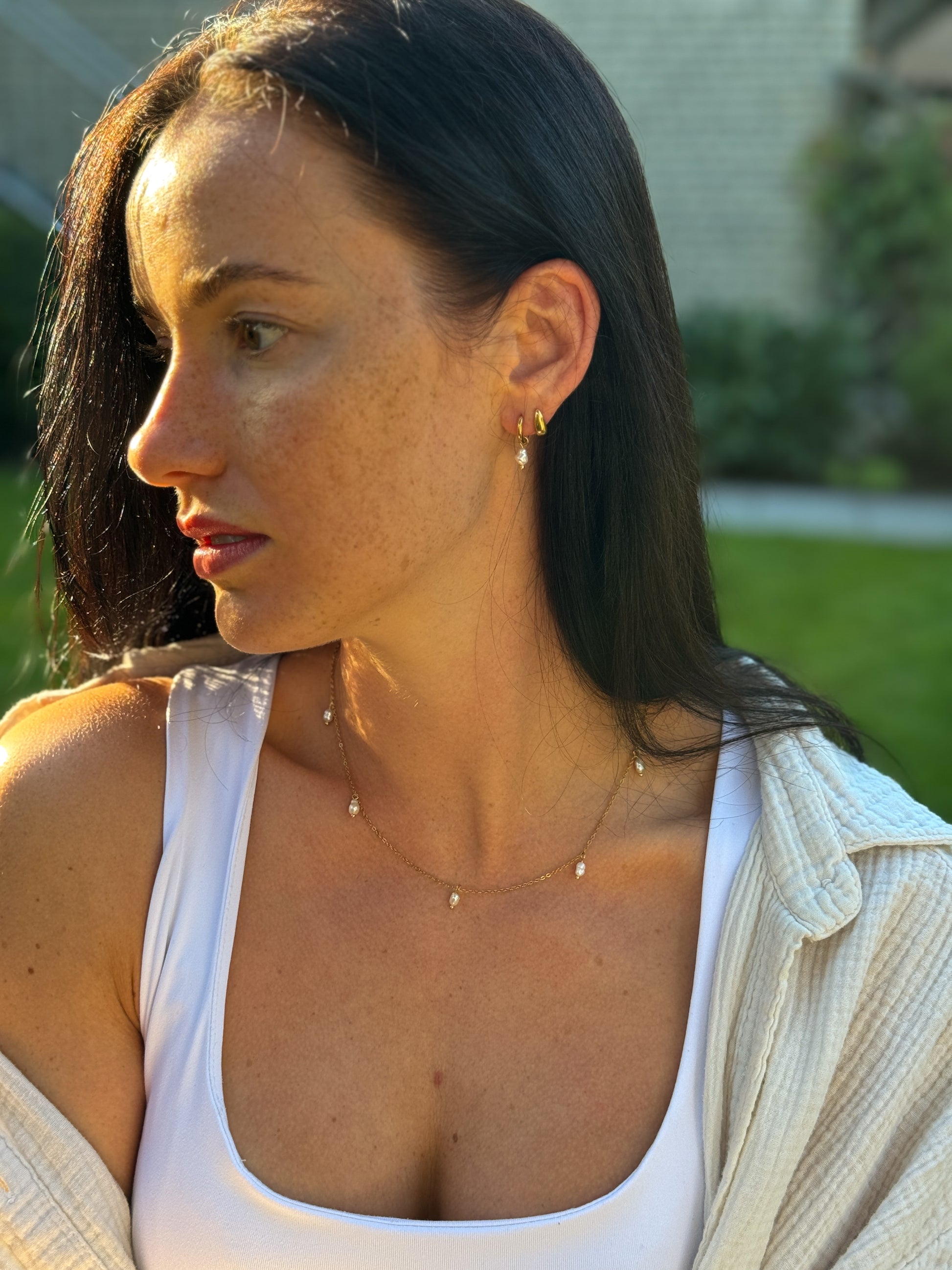 Freshwater Pearl Necklace getragen